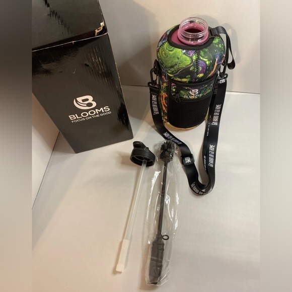 Blooms Other - NEW- 2.2 Liter Sports Water Bottle w/ Strap, Sleeve, Straw, Lid Leakproof Green
